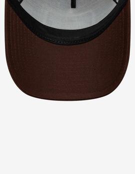 Gorra 940 NEW ERA NE PATCH TRUCKER - Marrón